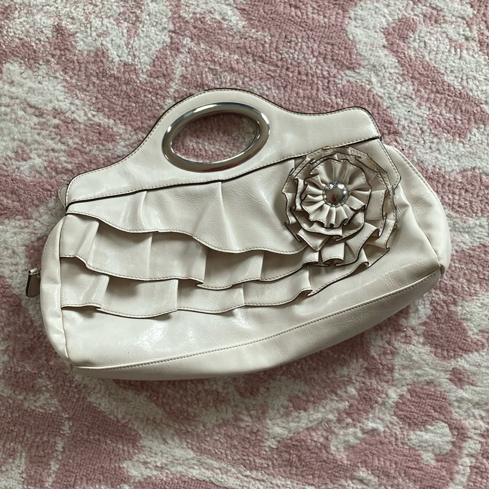 Elegant Cream Handbag with Floral Accent